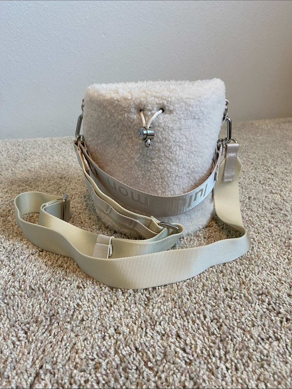 Lululemon • Crossbody Bucket Bag Fleece 2.5L White Opal